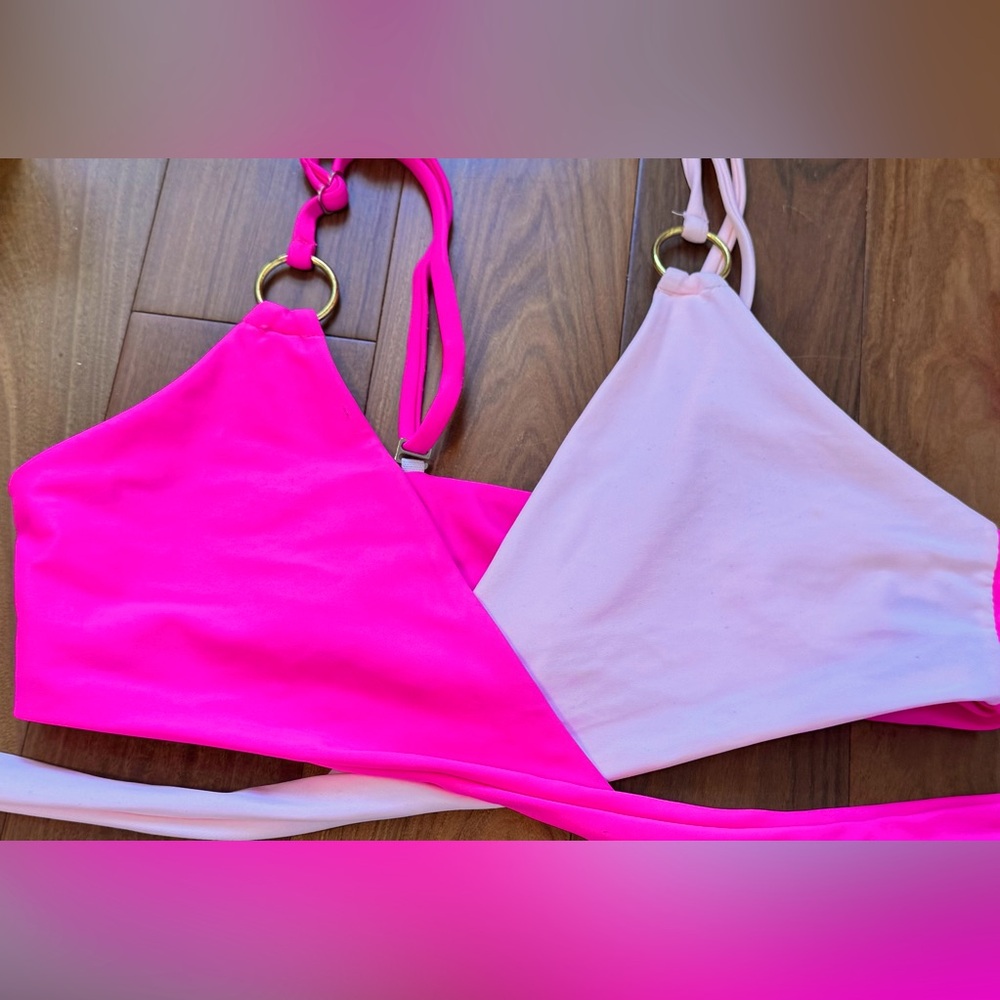 Super adorable never worn cross tie bikini top
